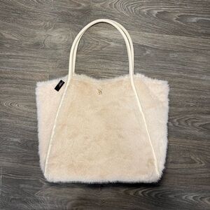 *NWT* victoria’s secret ivory faux fur tote bag